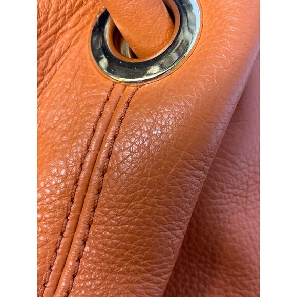 MICHAEL KORS, LARGE ORANGE PEBBLED LEATHER SHOUDLER BAG - Picture 14 of 16